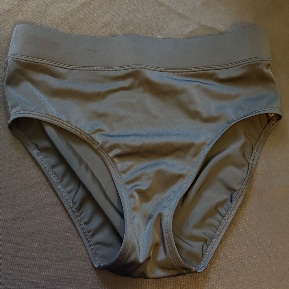 L.L Bean Women's black Swim Bottom size medium? W 13 inches